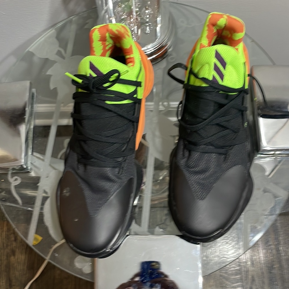 Adidas Harden Volume 4 View 2